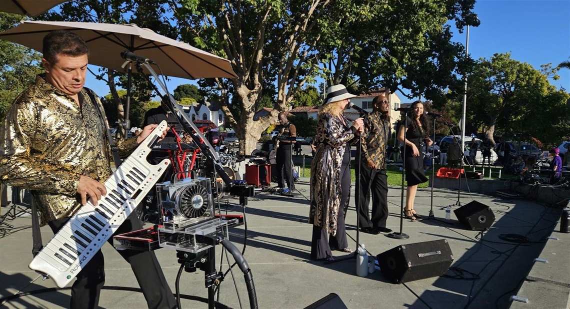 Concert in the Park, Groove Ride performing
